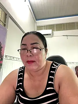 Snapshot of NDith chatting on September 30, 9:36 am NDith online show from September 30, 9:36 am