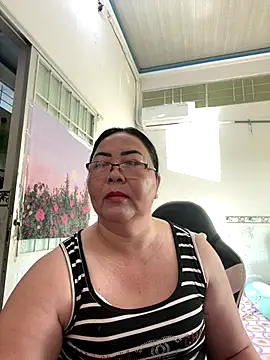 Snapshot of NDith chatting on October 6, 11:46 pm NDith online show from October 6, 11:46 pm