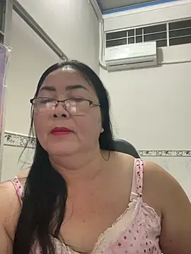 Snapshot of NDith chatting on October 7, 12:57 pm NDith online show from October 7, 12:57 pm