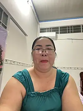 Snapshot of NDith chatting on October 8, 11:08 am NDith online show from October 8, 11:08 am