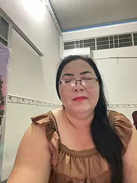 Snapshot of NDith chatting on October 12, 12:48 pm NDith online show from October 12, 12:48 pm