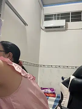 Snapshot of NDith chatting on October 19, 2:18 pm NDith online show from October 19, 2:18 pm