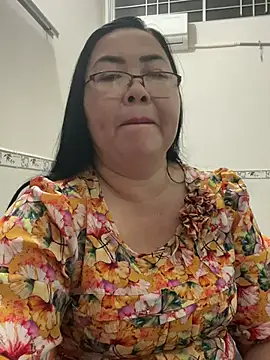 Snapshot of NDith chatting on October 25, 12:13 pm NDith online show from October 25, 12:13 pm