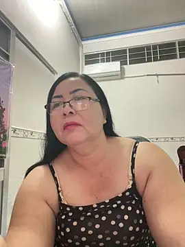 Snapshot of NDith chatting on October 27, 1:15 pm NDith online show from October 27, 1:15 pm