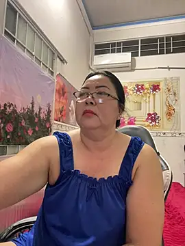 Snapshot of NDith chatting on June 9, 10:10 pm NDith online show from June 9, 10:10 pm