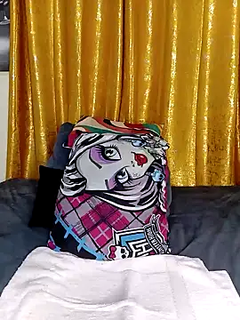 Snapshot of Cherriikenzie chatting on February 3, 6:39 pm Cherriikenzie online show from February 3, 6:39 pm