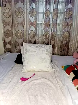 Snapshot of Cherriikenzie chatting on February 19, 12:00 pm Cherriikenzie online show from February 19, 12:00 pm