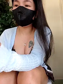 Snapshot of lyna_bl chatting on February 20, 12:41 am lyna bl online show from February 20, 12:41 am