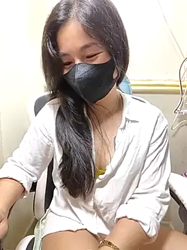 Snapshot of lyna_bl chatting on March 8, 1:25 pm lyna bl online show from March 8, 1:25 pm