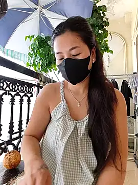 Snapshot of lyna_bl chatting on October 23, 2:11 am lyna bl online show from October 23, 2:11 am