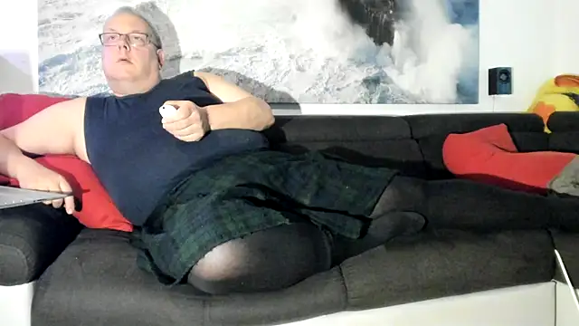 Snapshot of Nasse_Windel chatting on February 23, 7:33 am Nasse Windel online show from February 23, 7:33 am