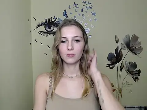 StrangerGi online show from December 4, 4:05 pm