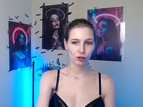 StrangerGi online show from November 11, 1:00 pm