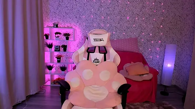 Snapshot of luna_cross chatting on March 1, 7:08 am luna cross online show from March 1, 7:08 am