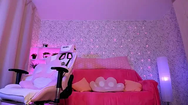 Snapshot of luna_cross chatting on March 2, 7:21 am luna cross online show from March 2, 7:21 am