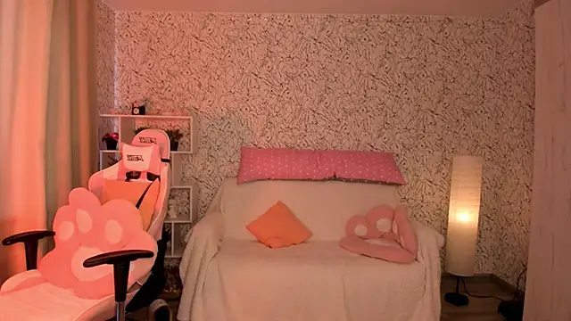 Snapshot of luna_cross chatting on March 19, 7:29 am luna cross online show from March 19, 7:29 am