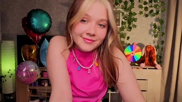 luna cross online show from June 11, 5:00 pm