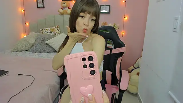 Snapshot of emilyharrix chatting on January 18, 7:06 pm emilyharrix online show from January 18, 7:06 pm