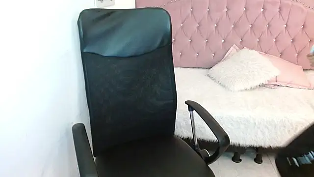 shaneelle online show from December 28, 10:58 am