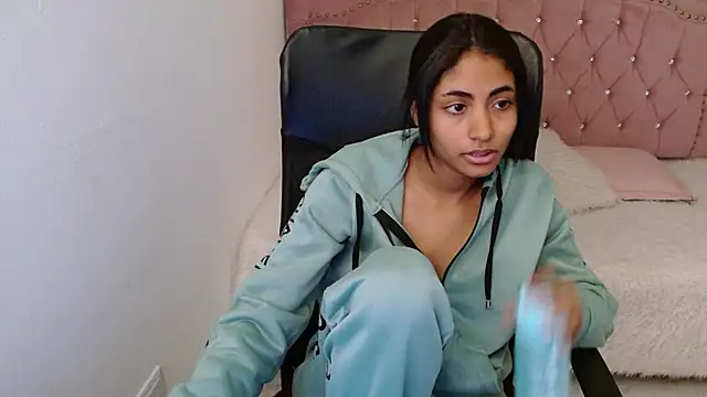 shaneelle online show from January 20, 9:35 am