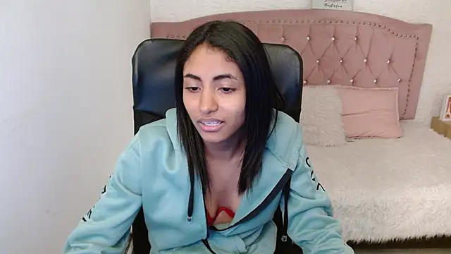 shaneelle online show from January 22, 9:24 am