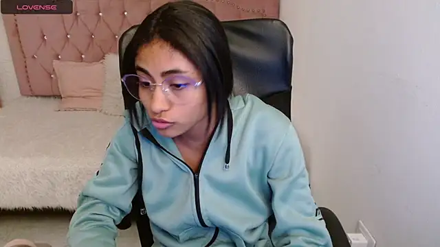 shaneelle online show from January 24, 9:17 am