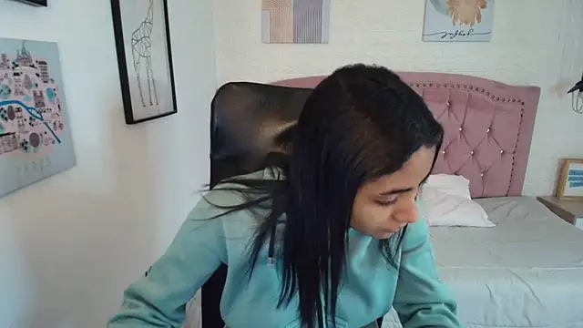 shaneelle online show from December 19, 3:13 am