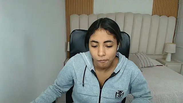 shaneelle online show from March 21, 3:11 am