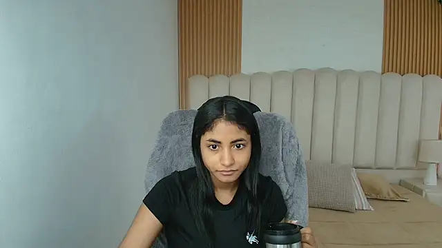 shaneelle online show from May 13, 12:02 pm
