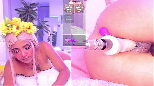 Snapshot of revy_blacck chatting on February 6, 5:14 am revy blacck online show from February 6, 5:14 am