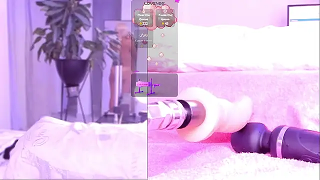 Snapshot of revy_blacck chatting on February 8, 12:49 am revy blacck online show from February 8, 12:49 am