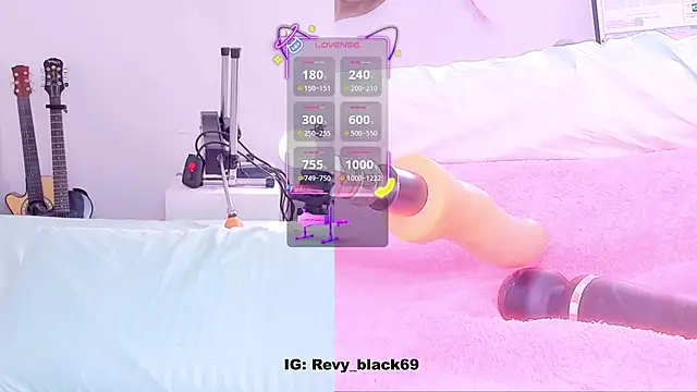 Snapshot of revy_blacck chatting on October 21, 9:43 am revy blacck online show from October 21, 9:43 am