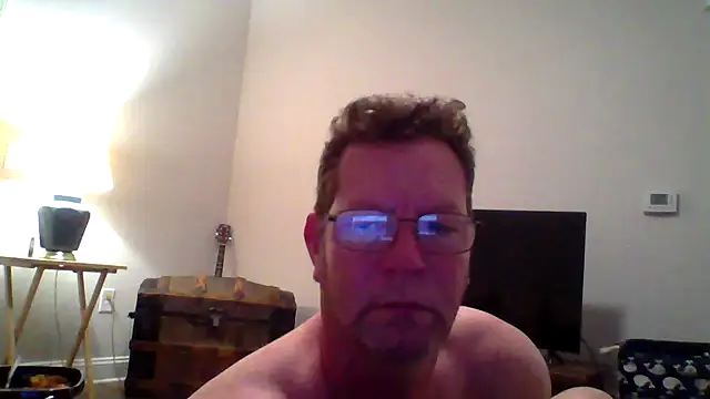 Snapshot of Goldenbear3111 chatting on April 14, 3:56 am Goldenbear3111 online show from April 14, 3:56 am