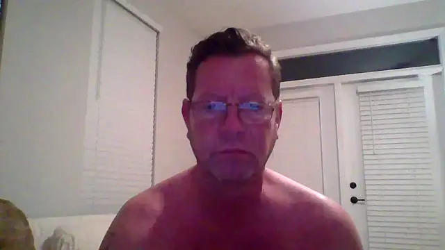 Snapshot of Goldenbear3111 chatting on April 16, 3:40 am Goldenbear3111 online show from April 16, 3:40 am