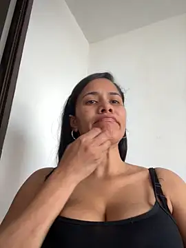 ambarsmith02 online show from November 2, 5:15 pm