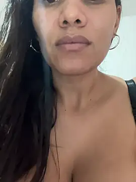 ambarsmith02 online show from April 5, 9:56 pm