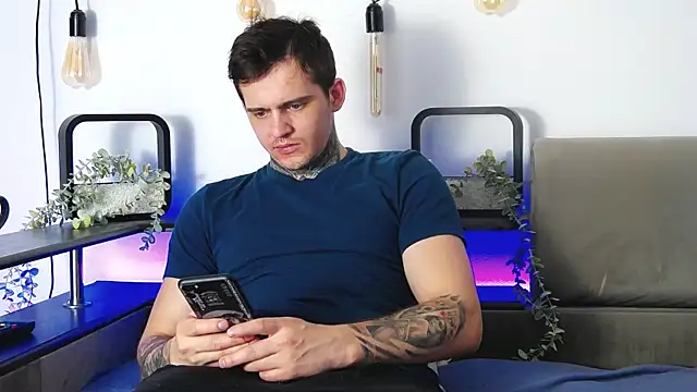 CarterCole online show from January 31, 8:01 am