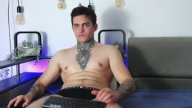 CarterCole online show from February 1, 4:44 pm