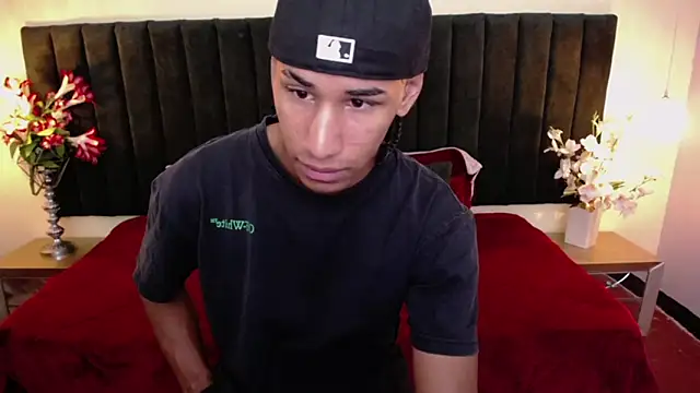 soft attraction online show from February 10, 7:40 pm