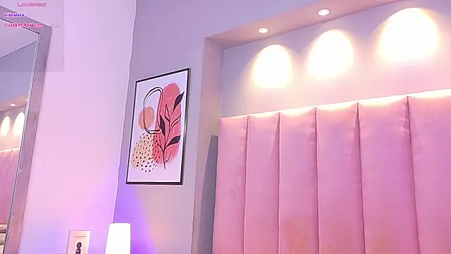 KeilyRoss online show from November 4, 8:19 pm