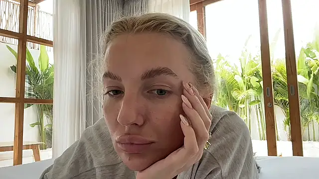 Snapshot of aestetick chatting on November 23, 5:40 am aestetick online show from November 23, 5:40 am