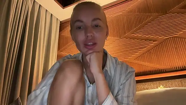 Snapshot of aestetick chatting on November 29, 1:14 pm aestetick online show from November 29, 1:14 pm