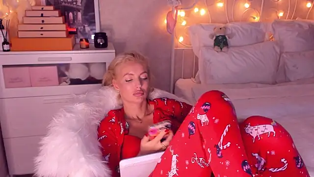 Snapshot of aestetick chatting on January 7, 5:48 pm aestetick online show from January 7, 5:48 pm