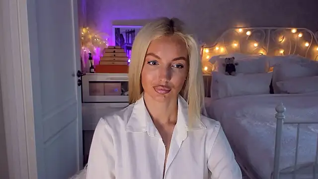 Snapshot of aestetick chatting on January 18, 9:46 am aestetick online show from January 18, 9:46 am