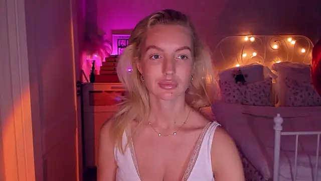 Snapshot of aestetick chatting on February 10, 1:37 pm aestetick online show from February 10, 1:37 pm