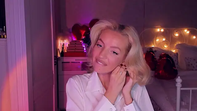 Snapshot of aestetick chatting on February 12, 1:50 pm aestetick online show from February 12, 1:50 pm