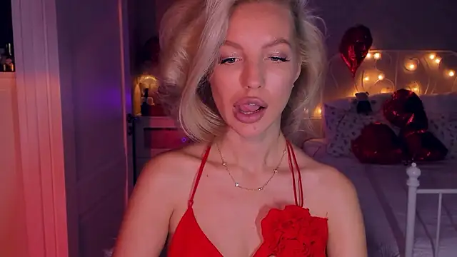 aestetick online show from February 23, 11:40 am