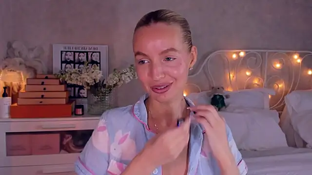 aestetick online show from March 31, 6:47 am