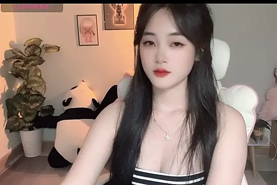 Snapshot of _Aimy_ chatting on September 19, 4:29 pm Aimy online show from September 19, 4:29 pm