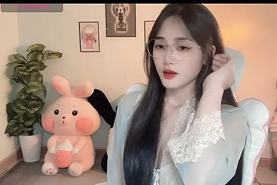 Snapshot of _Aimy_ chatting on September 25, 5:00 am Aimy online show from September 25, 5:00 am